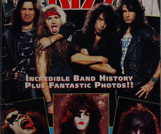 Hit Parader August 1992